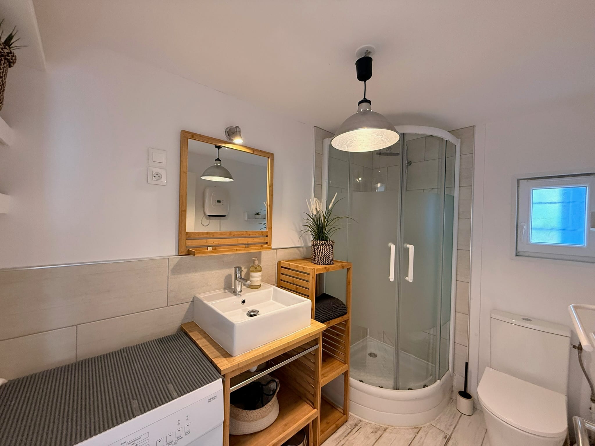 Bathroom 1 at Le Chalet, Gruissan, Languedoc