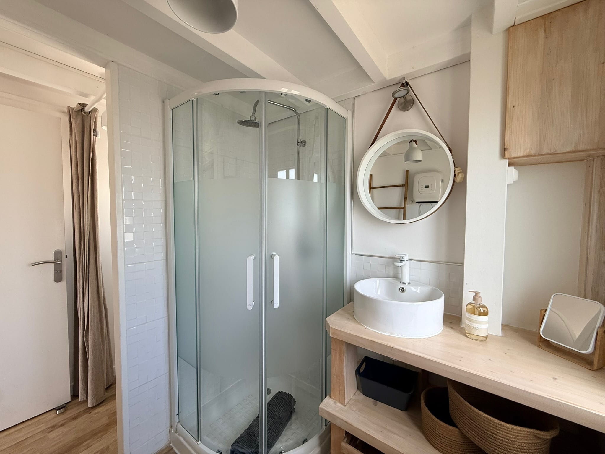Bathroom 2 at Le Chalet, Gruissan, Languedoc