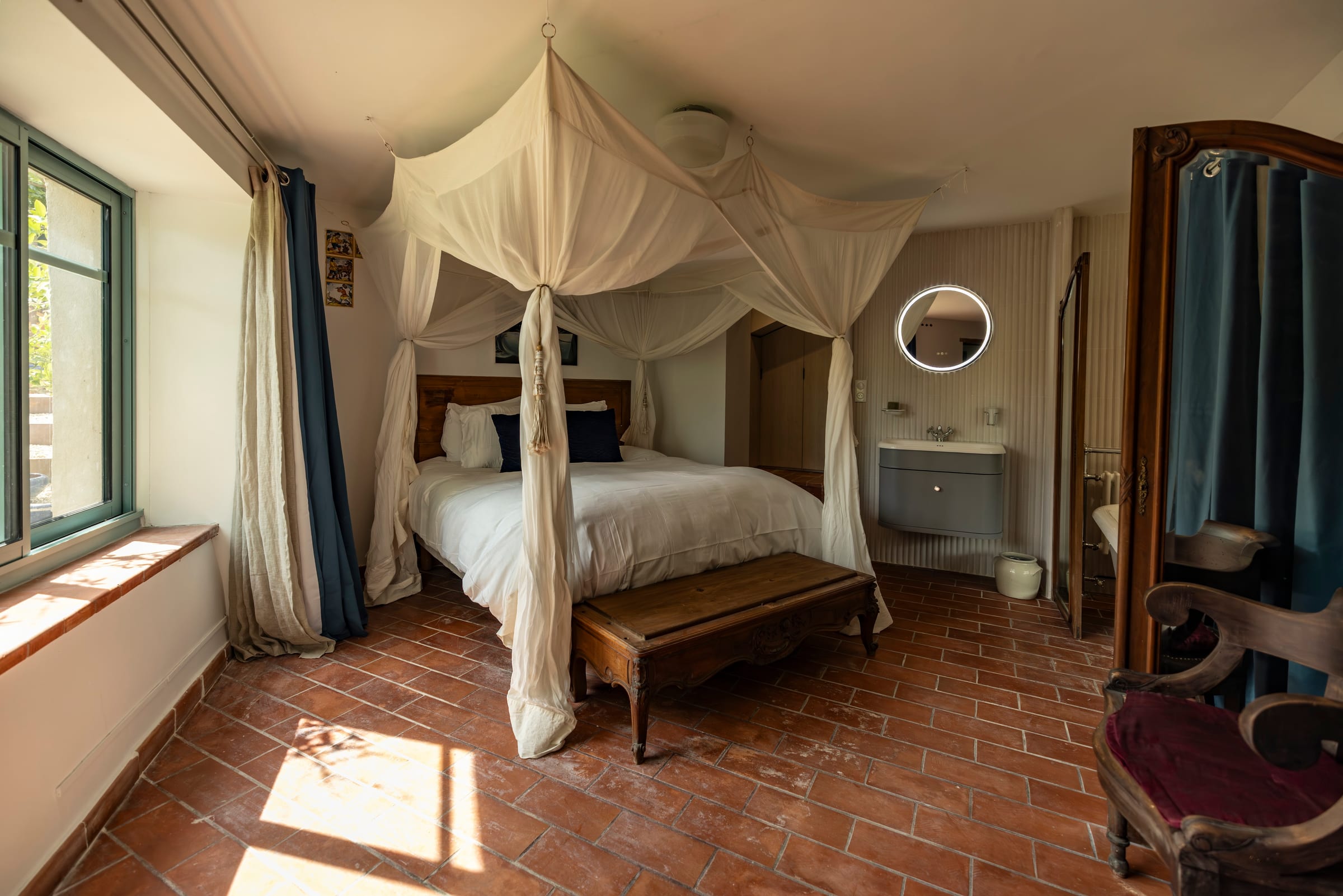 Master Suite at Maison Les Reflets, Bages, Languedoc