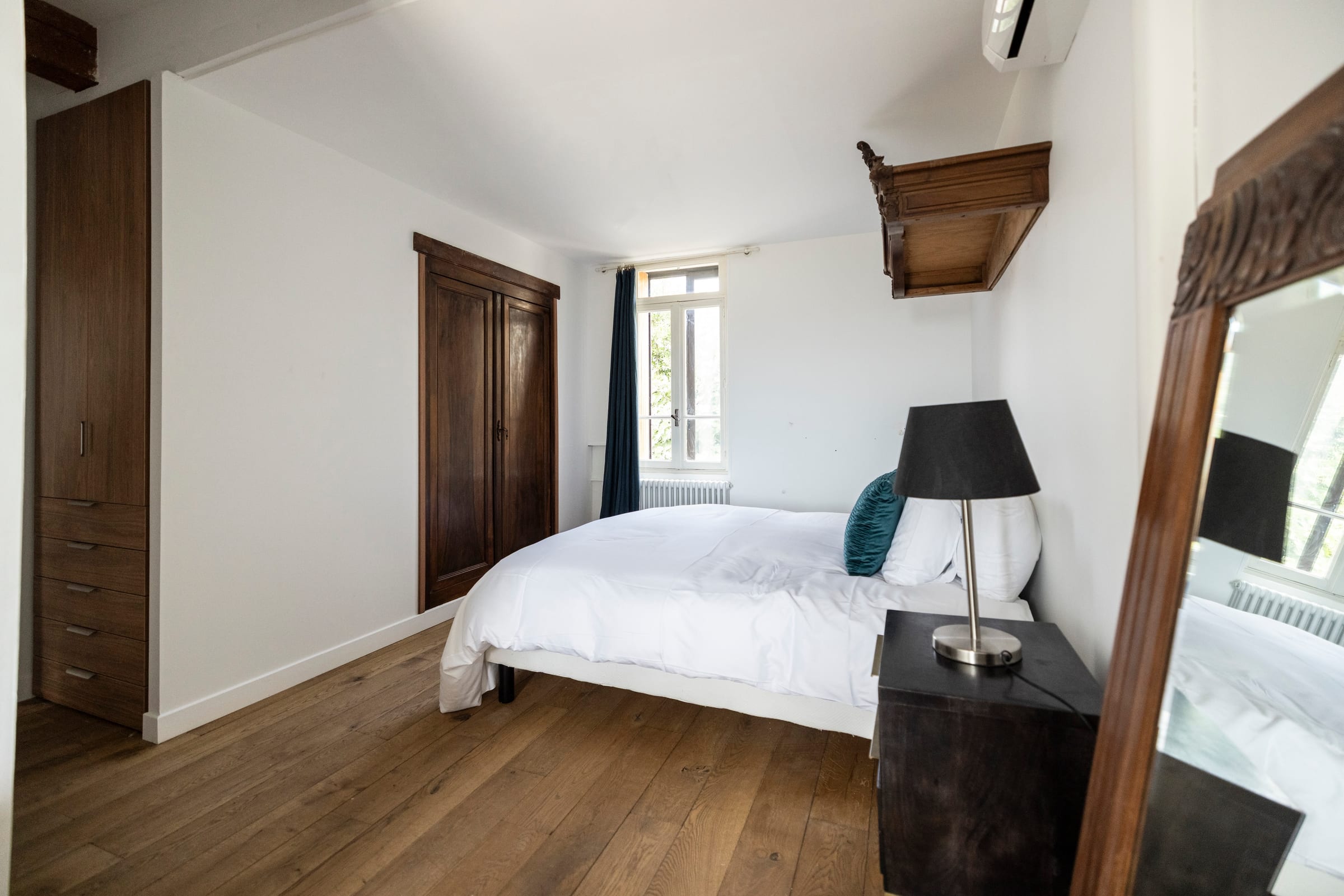Bedroom at Maison Les Reflets, Bages, Languedoc
