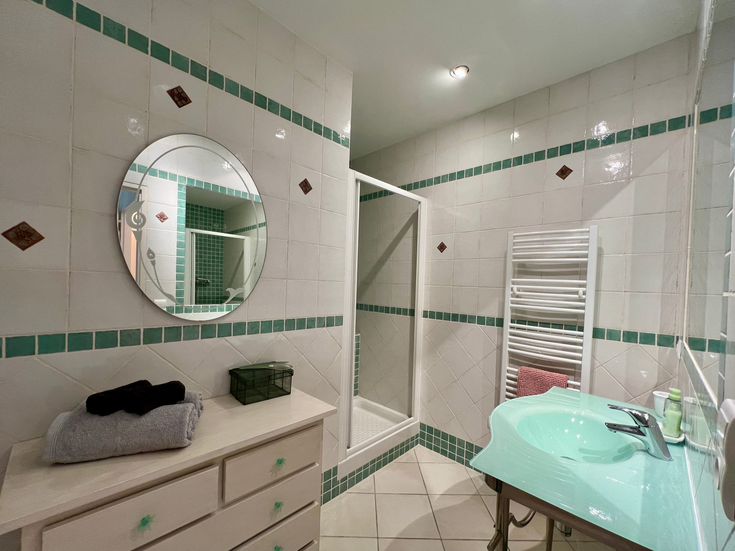 Bathroom 1 at Mas de la Coquille, Castries, Languedoc