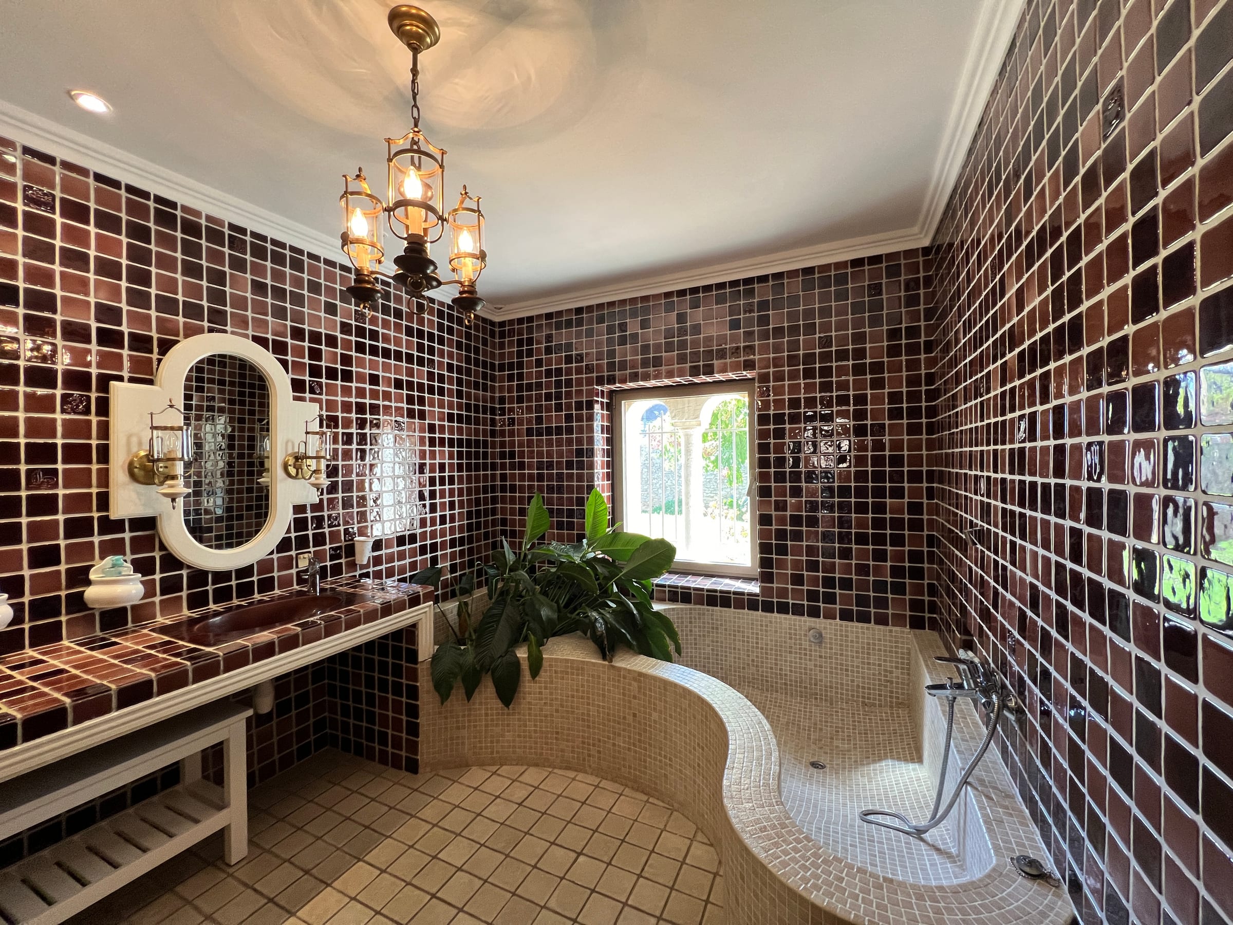 Bathroom 4 at Mas de la Coquille, Castries, Languedoc