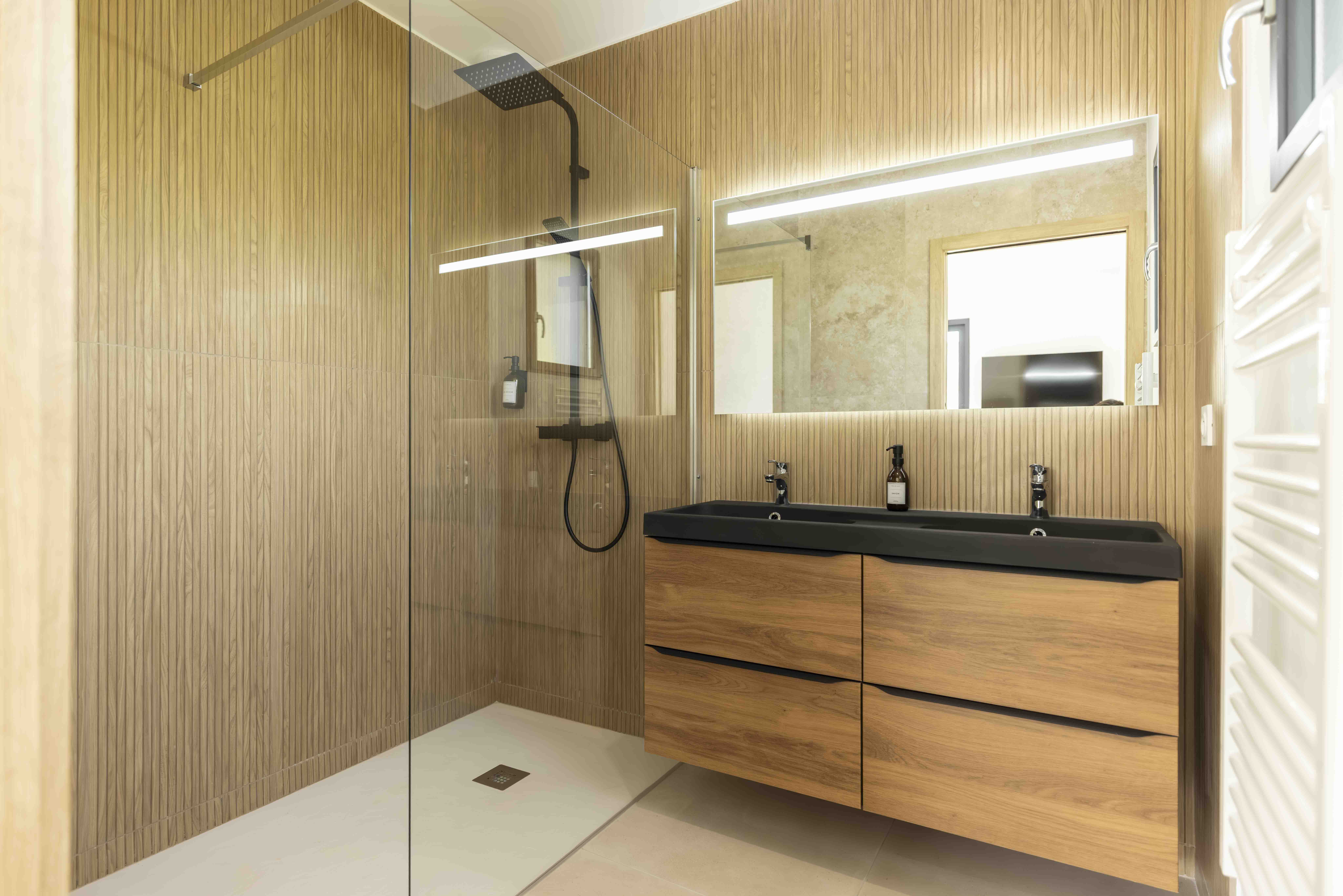 Bathroom 1 at Villa Capri, Agde, Languedoc