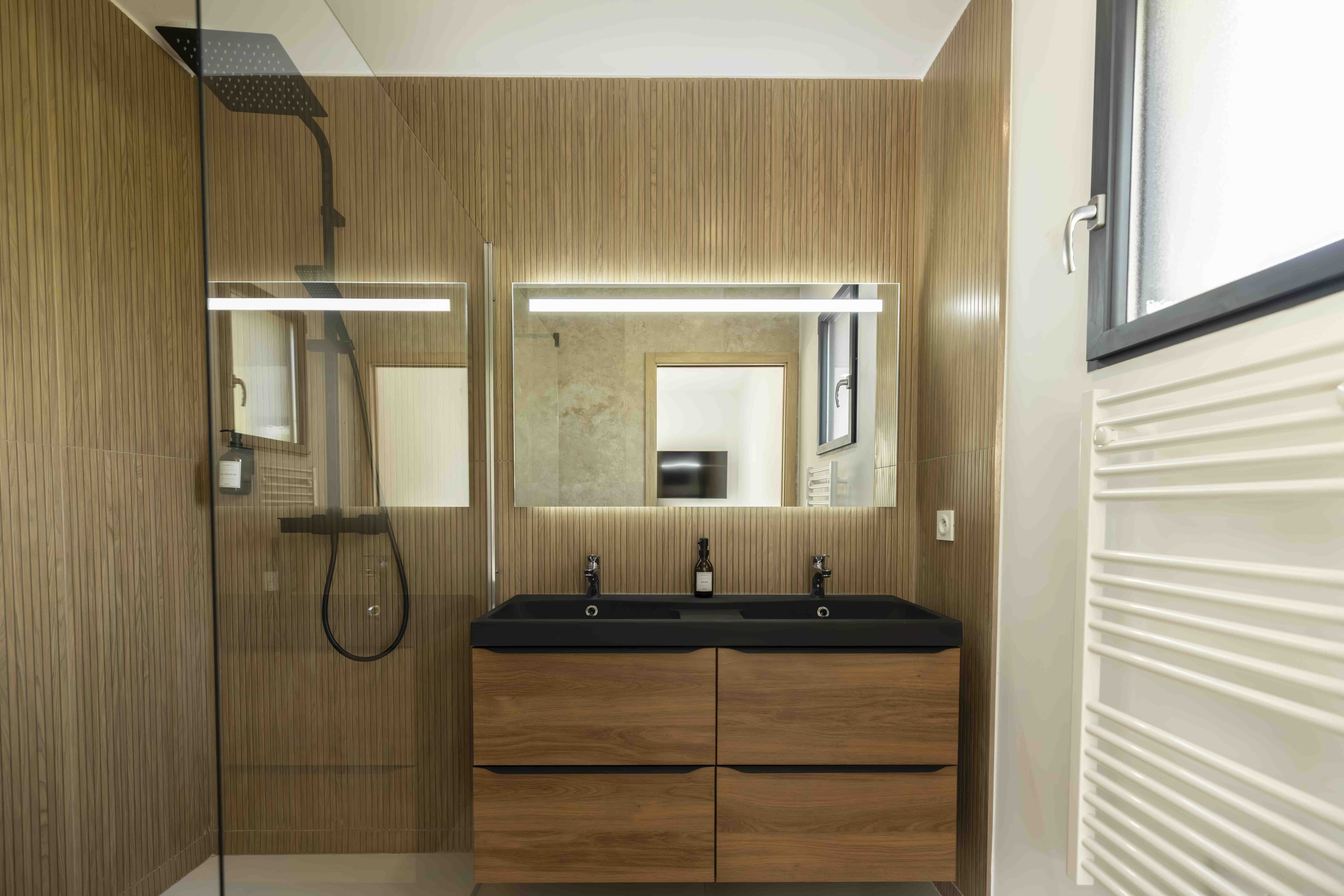 Bathroom 2 at Villa Capri, Agde, Languedoc
