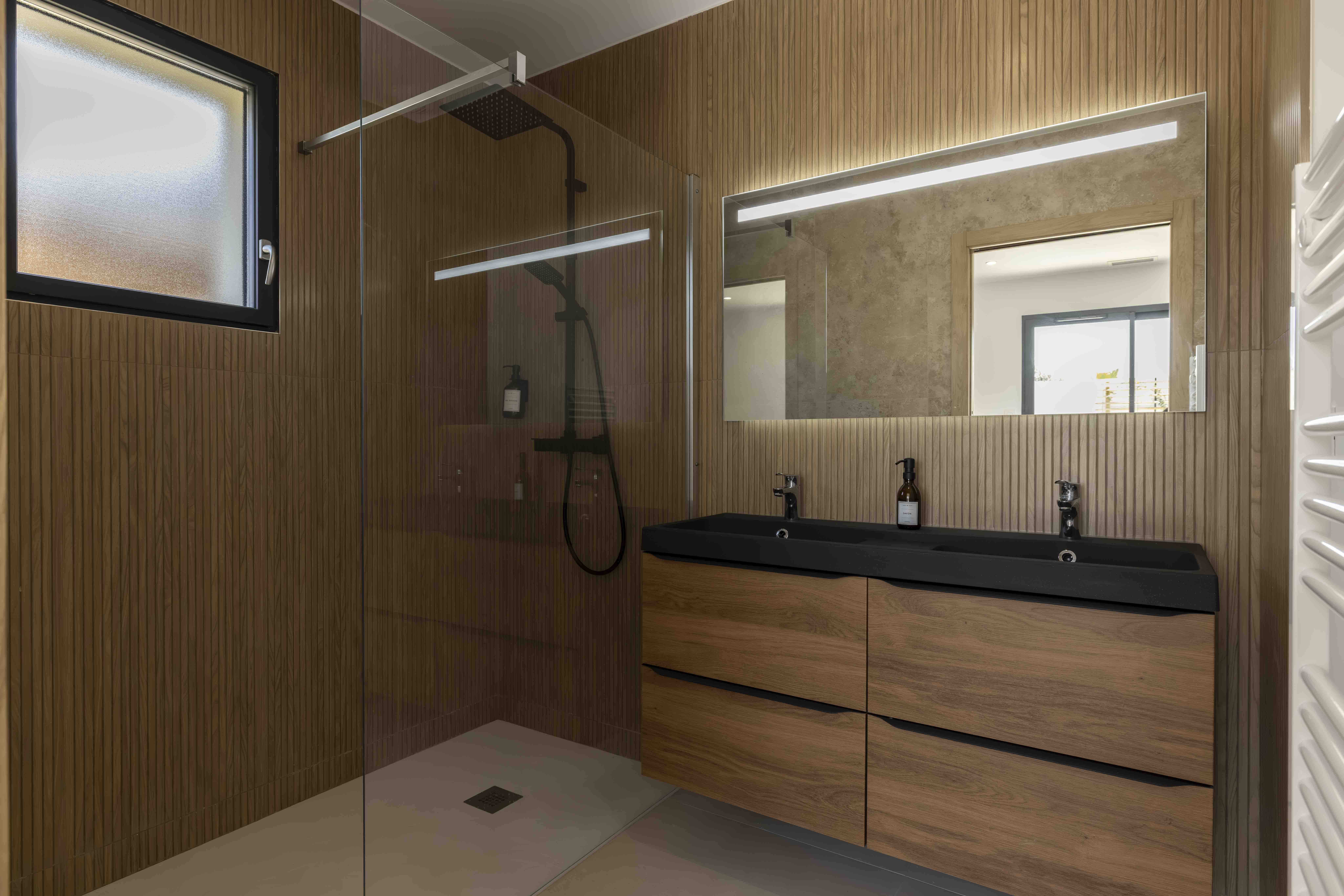 Bathroom 1 at Villa Toscana, Agde, Languedoc