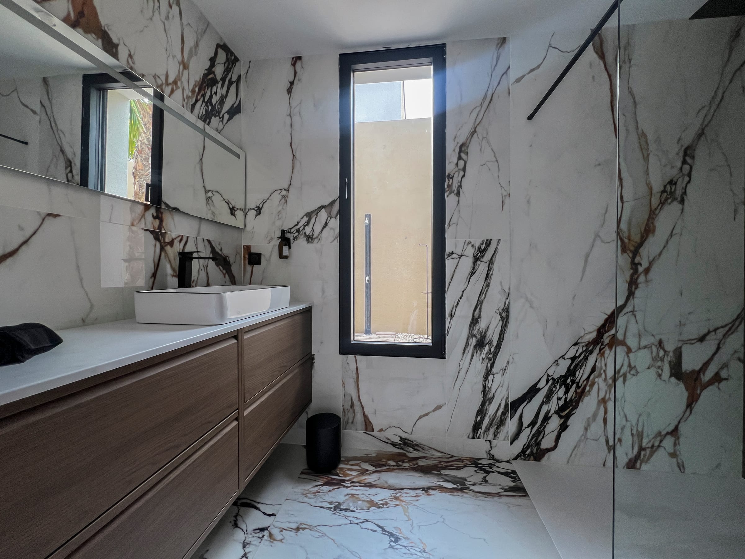 Bathroom 1 at Villa Yuna, Grau d'Agde, Languedoc